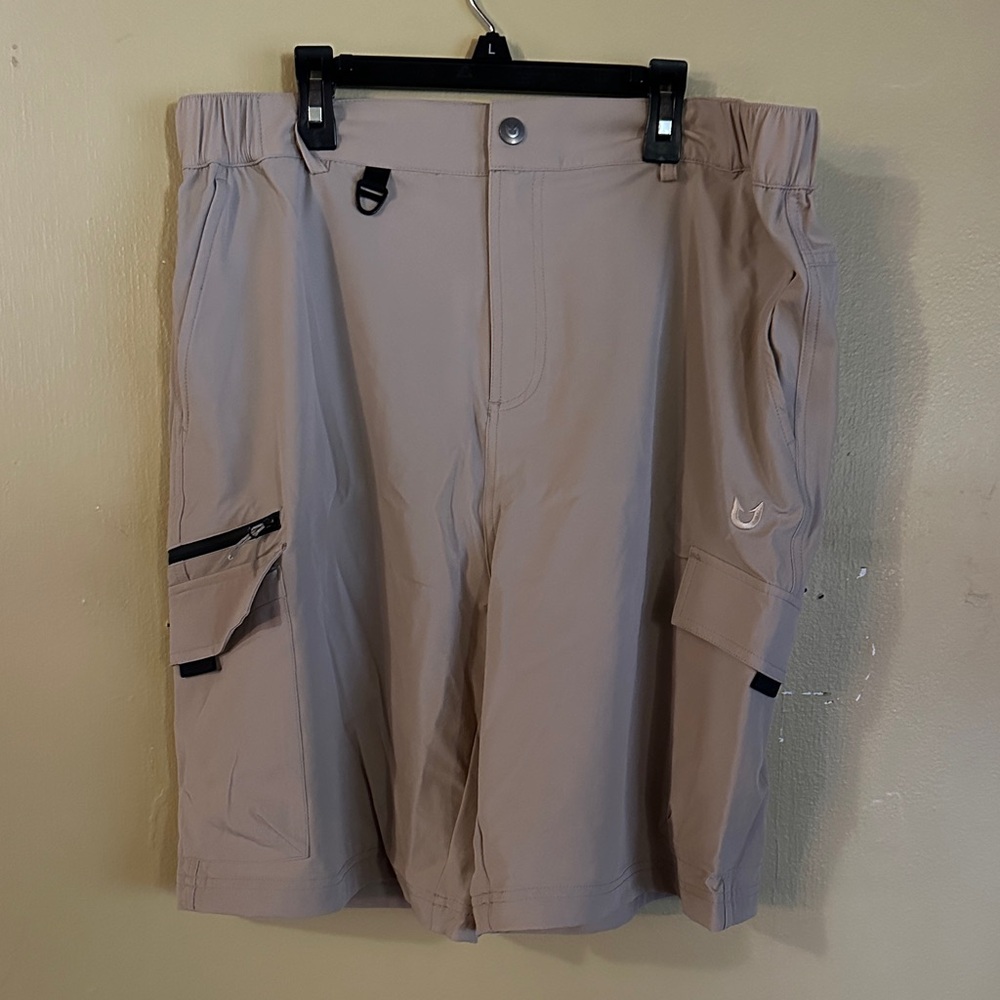 Men's Versatile Cargo Shorts in Beige